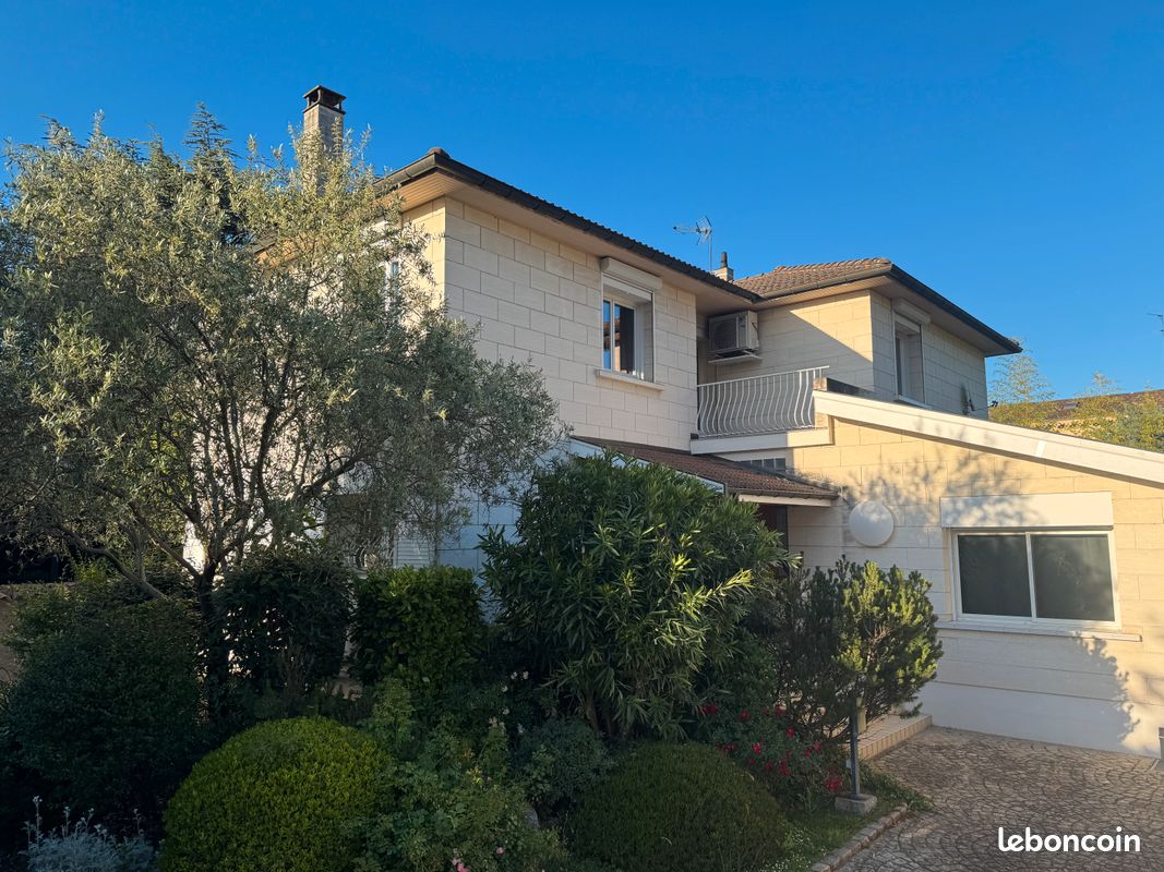 Maison 6 pièces 227 m² · à Lyon · 227 m² · 1 650 000 €