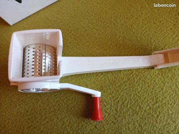 Ancienne Râpe à Fromage Mouli Grater – Guillouard à Nantes – Métal – Vintage Années 1940/50