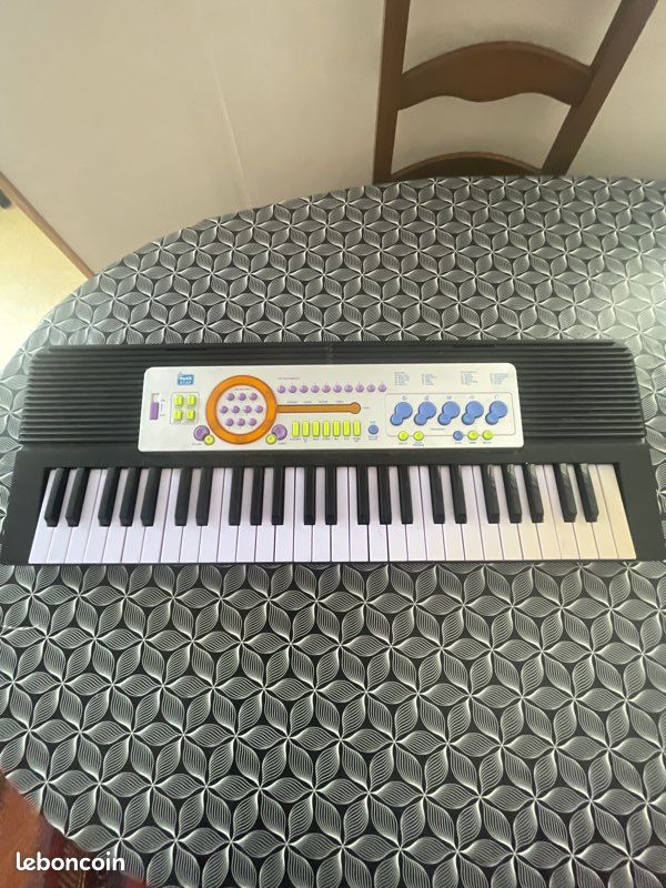 Piano (image 1)