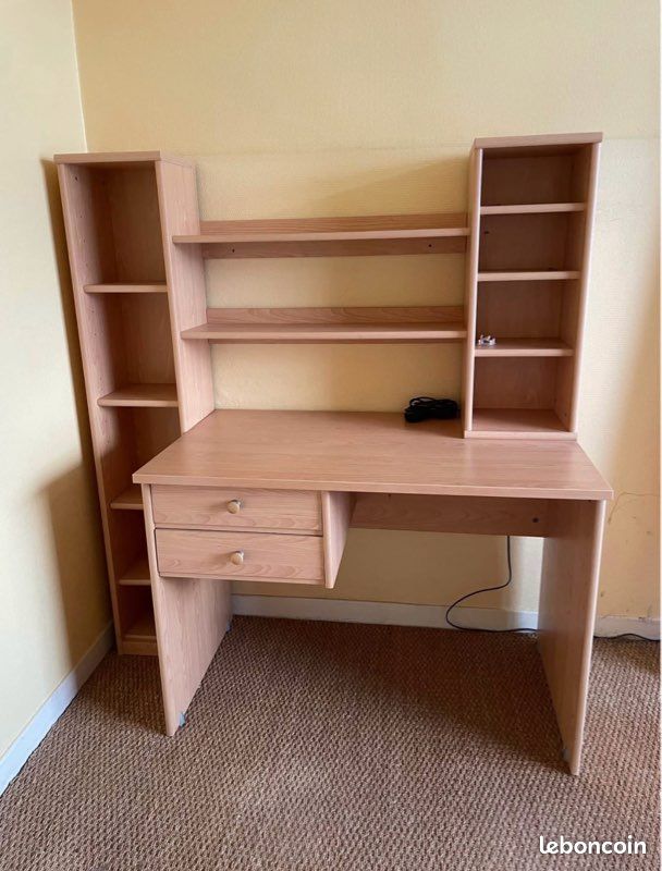 Bureau en bois (image 1)