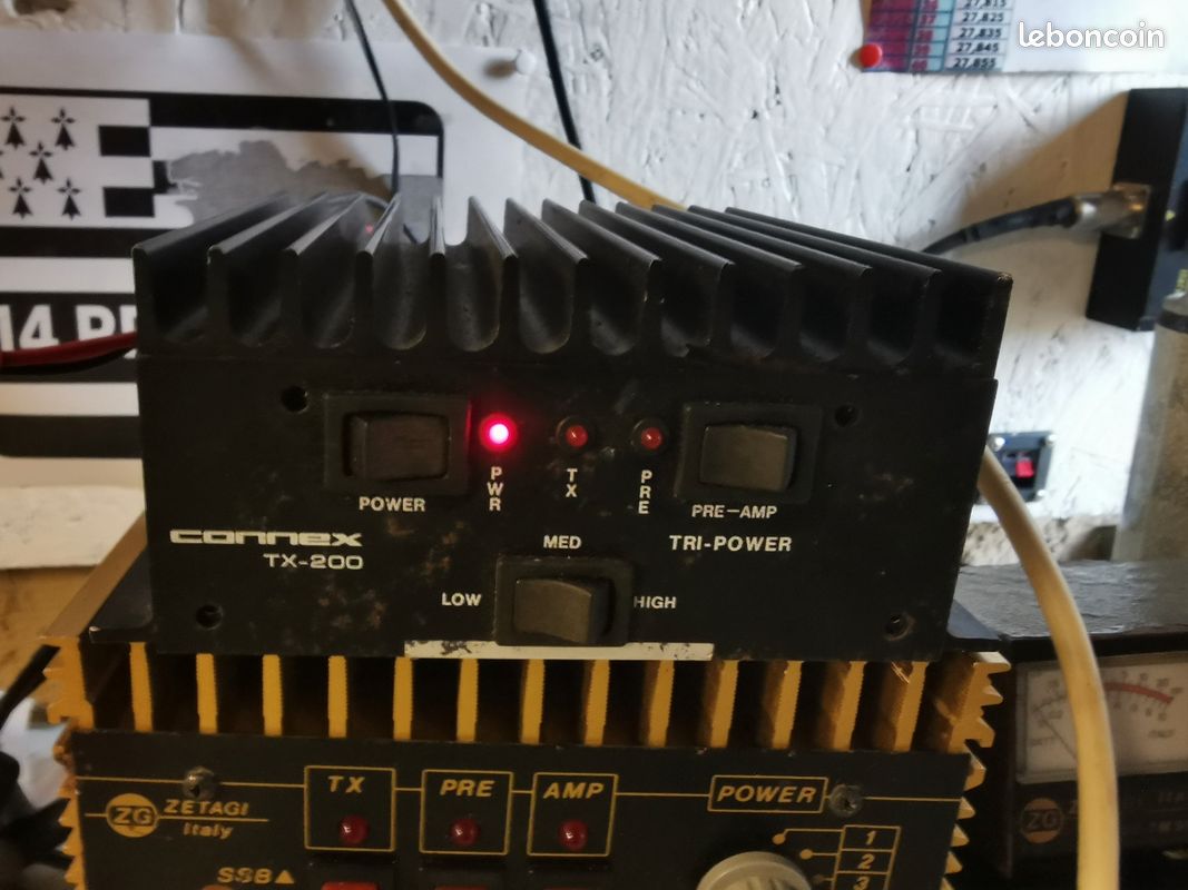 Lot De Pièces Radio Amateur Et CB - Ancien Connecteur + Paire De Tubes Radio (occasion)