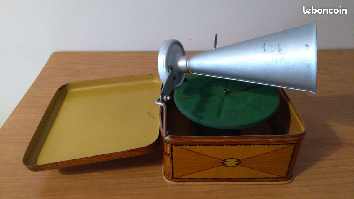 At Auction: Rare toy gramophone, Leonhard Müller Nuremberg