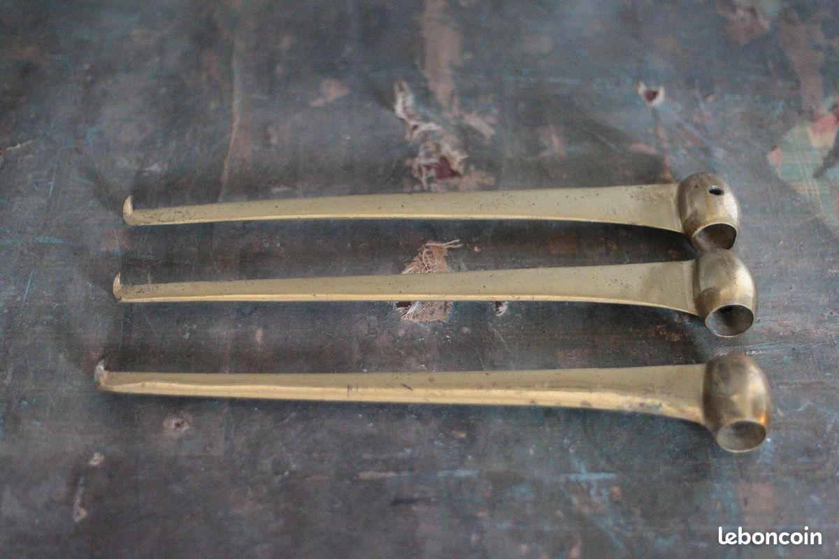 Lot de 8 Anciens Supports d' Etagère laitonnés. • EUR 2,00