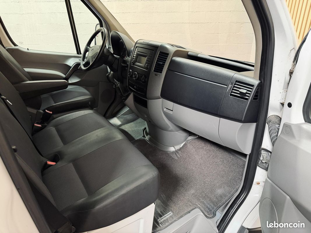 MERCEDES SPRINTER FOURGON 32N 3.0t 219 CDI 3.0 190 BVM Euro5 ÉTAT NEUF RIEN A PRÉVOIR 119 319 (image 5)