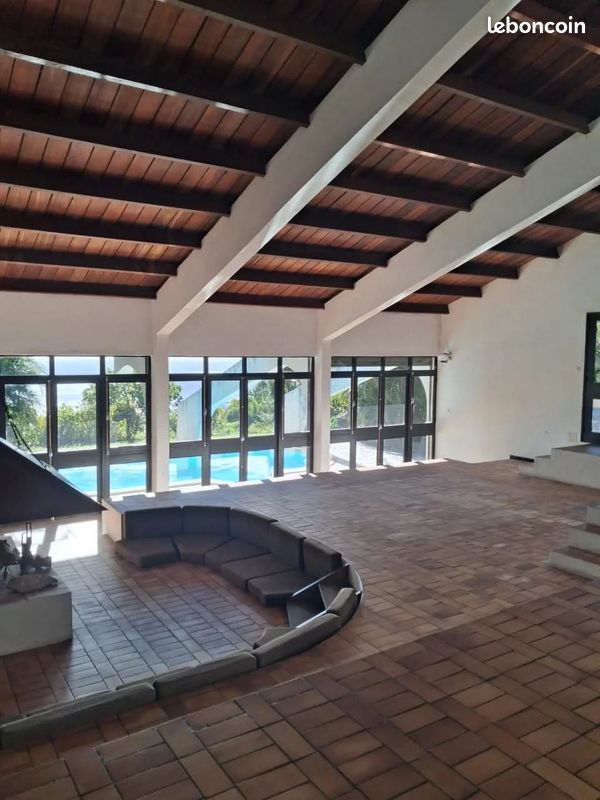 Maison 8 pièces 360 m² · à Saint-Denis · 360 m² · 1 150 000 €