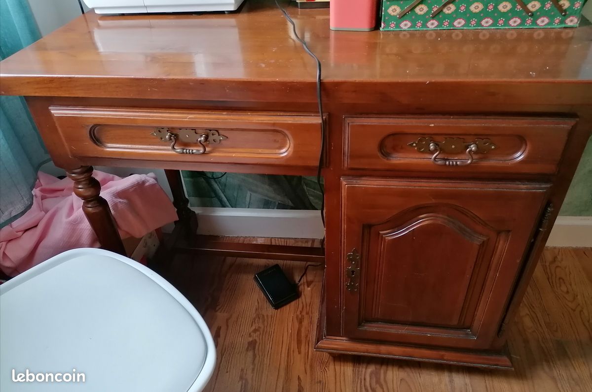 Bureau (image 1)