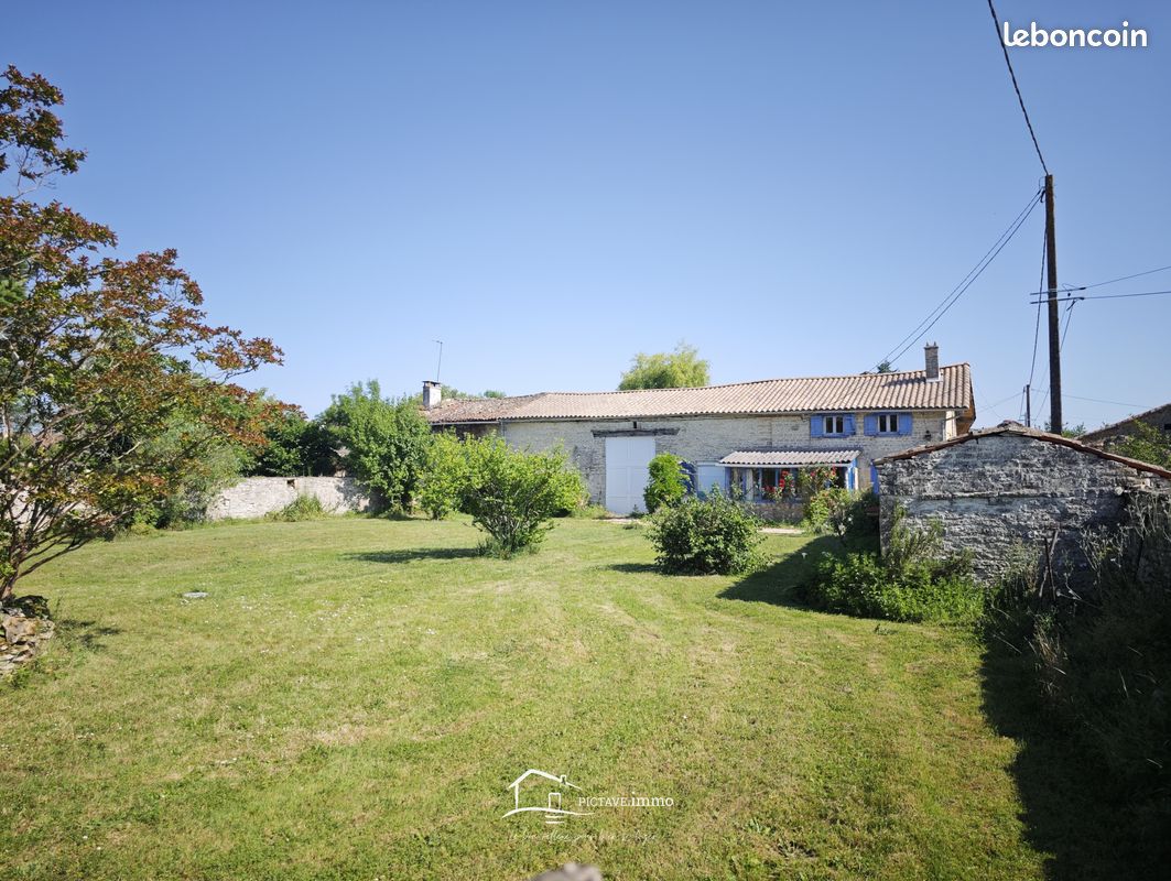 Maison 4 pièces 140 m² · à Lezay · 140 m² · 76 400 €