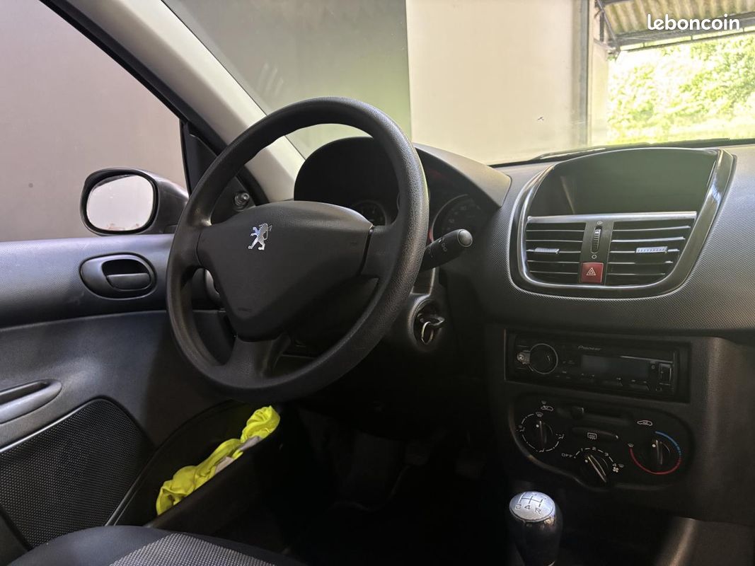 PEUGEOT 206 + 1.1i + 60cv Urban (idéal jeune permis) (image 24)