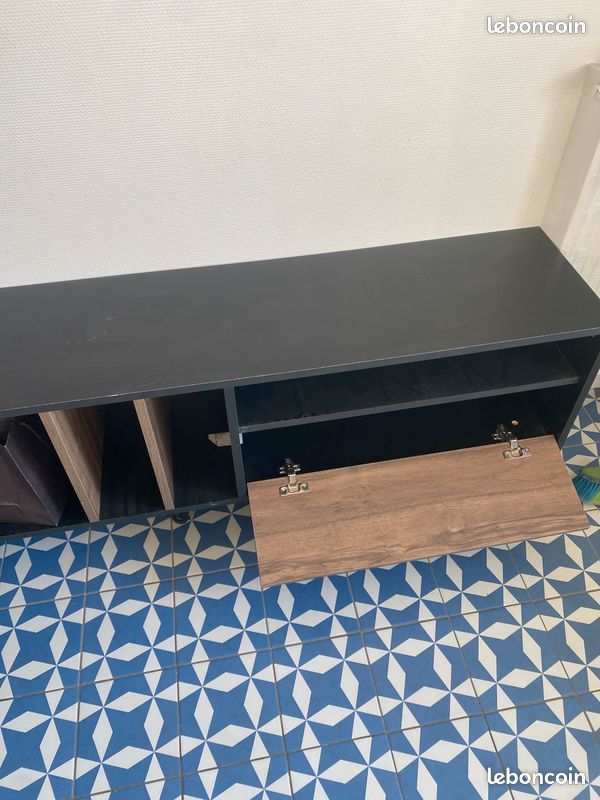 Meuble TV spacieux (image 3)