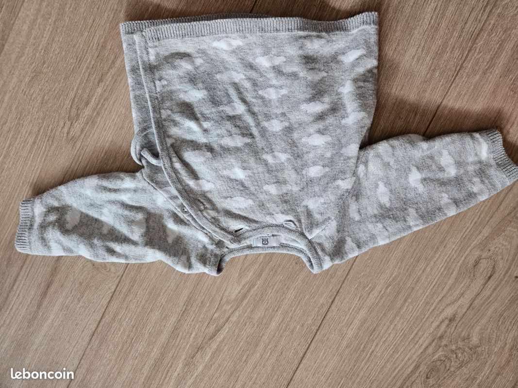Brassière bébé taille naissance 50 cm gris avec nuage (image 1)