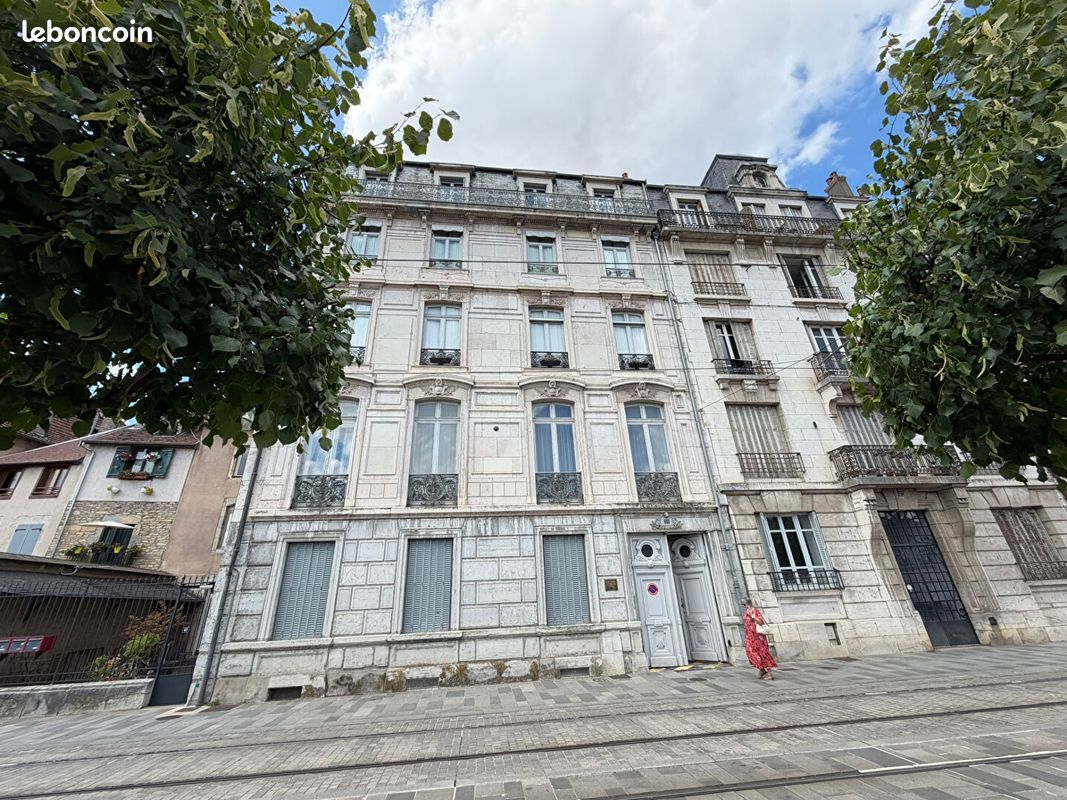 Appartement 5 pièces 157 m² · à Besançon · 157 m² · 200 000 €