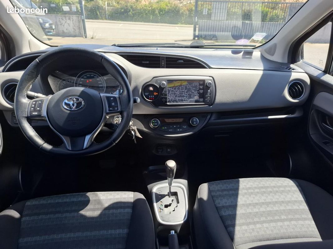 Toyota yaris 1.3 vvti 100 dynamic cvt bva (image 16)