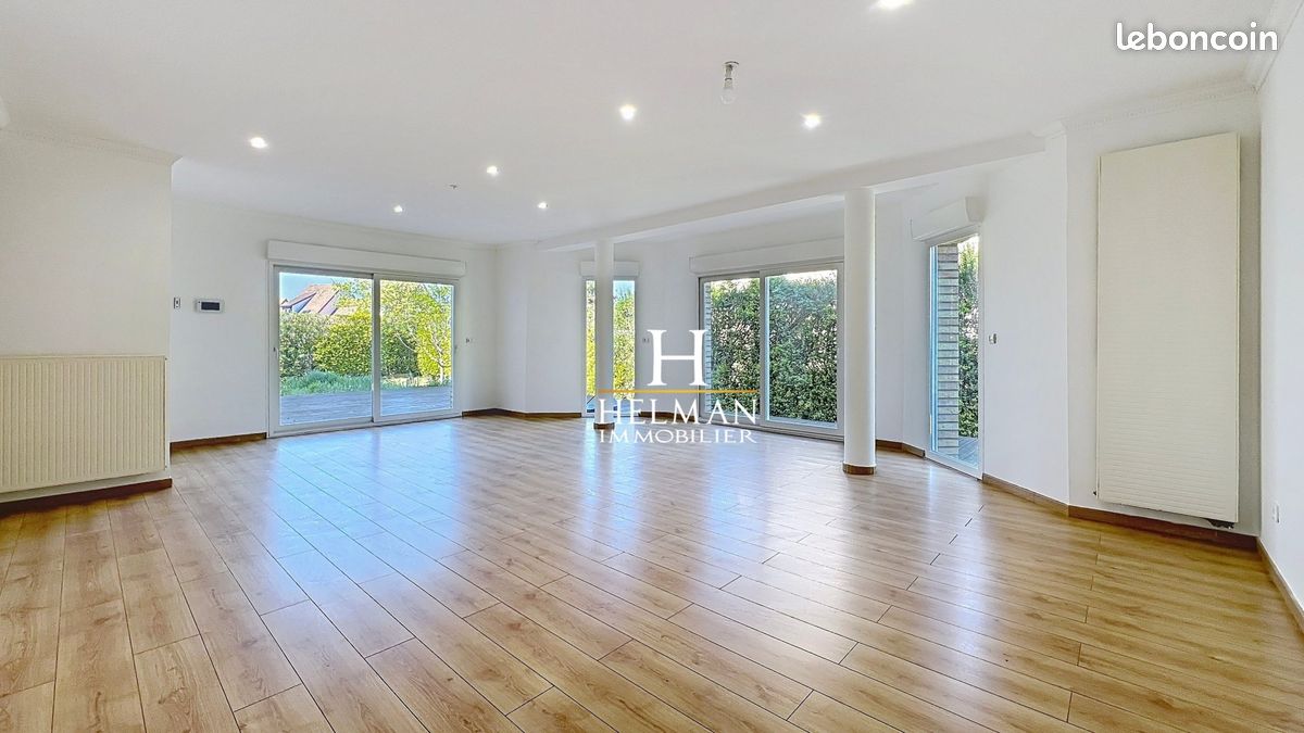 Maison 8 pièces 278 m² · à Longuenesse · 278 m² · 349 500 €