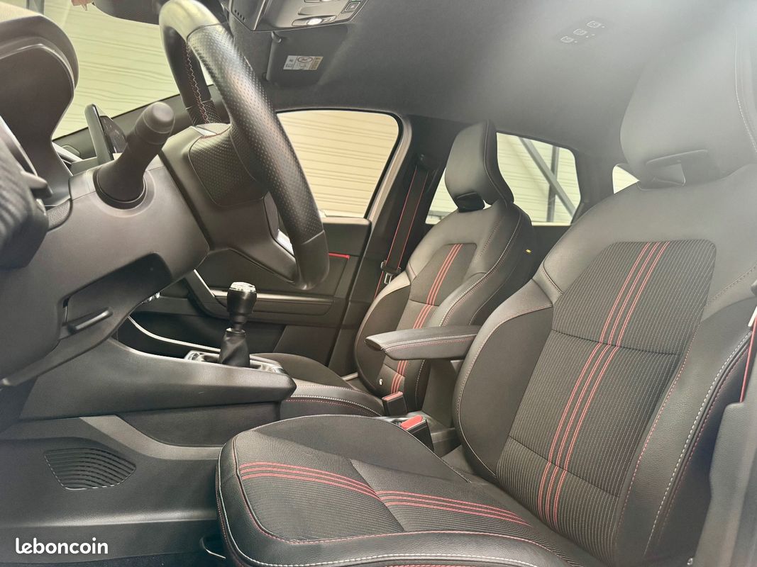 RENAULT CAPTUR 1.3 TCe mild hybrid 140ch RS Line / SON BOSE / SUIVI COMPLET RENAULT / CAMERA DE RECUL / GARANTIE 12 (image 14)