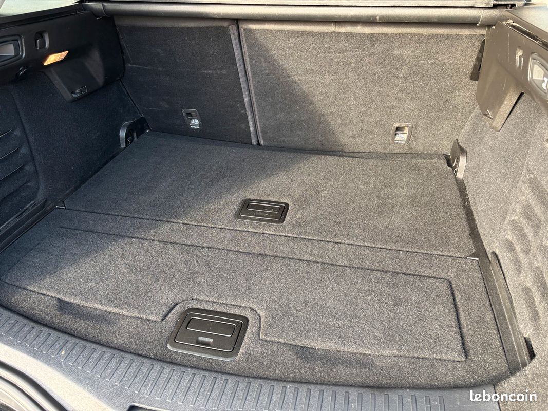 Renault Mégane Estate noire, photo 5