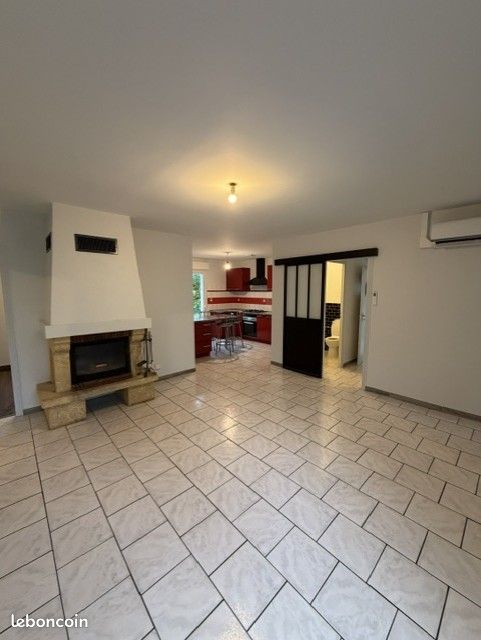 Maison 6 pièces 96 m² · à Aigondigné · 96 m² · 1 100 €/mois