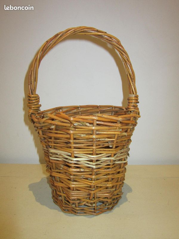 Petit panier en osier fait main neuf - Décoration