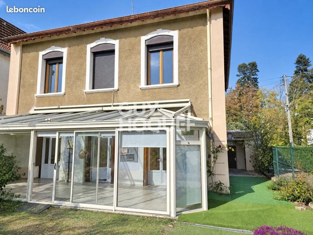 Maison 6 pièces 179 m² · à Feurs · 179 m² · 250 000 €