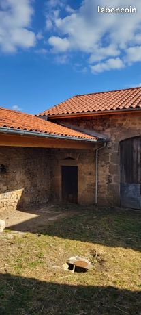 Idéal 1er achat ou investissement ; Grange en pierres de taille, 70 m2 au sol, vue sur la Madeleine et les sucs Yssingelais