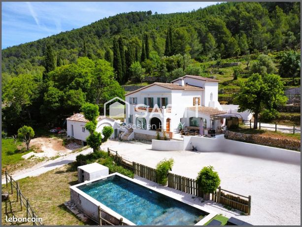 Propriété 8 pièces 251 m²