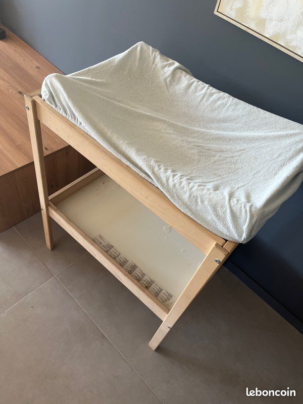 Table à langer. IKEA (image 2)