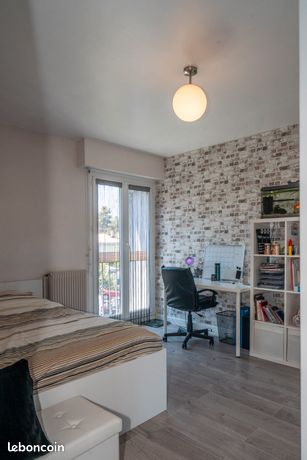 Maison lumineuse avec jardin arboré - 5 pièces - 4 chambres — 6