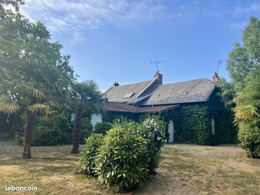 Maison 11 pièces 293 m² · à Frières-Faillouël · 293 m² · 199 000 €
