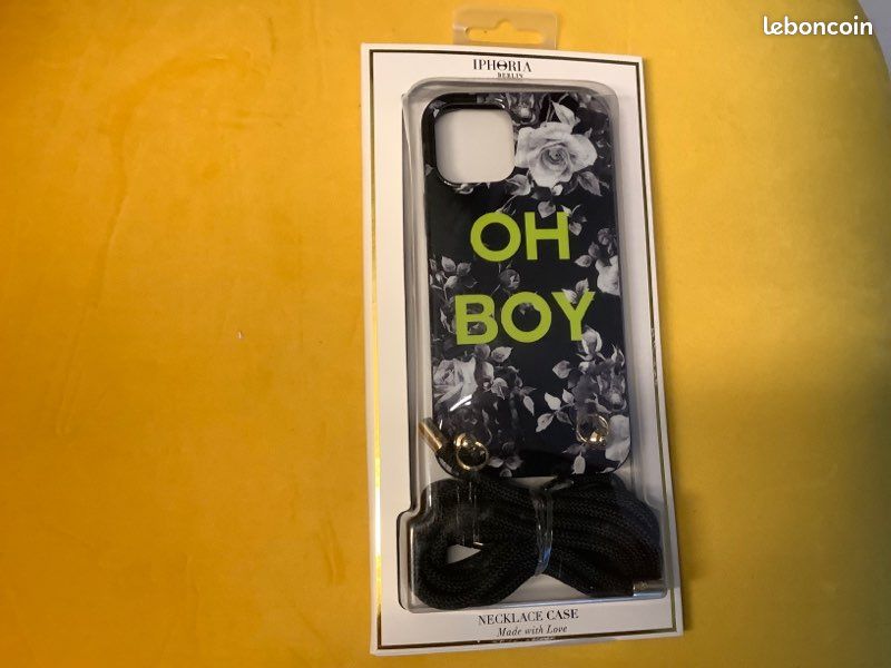 Coque iPhone 12/12 pro avec chaîne (image 1)