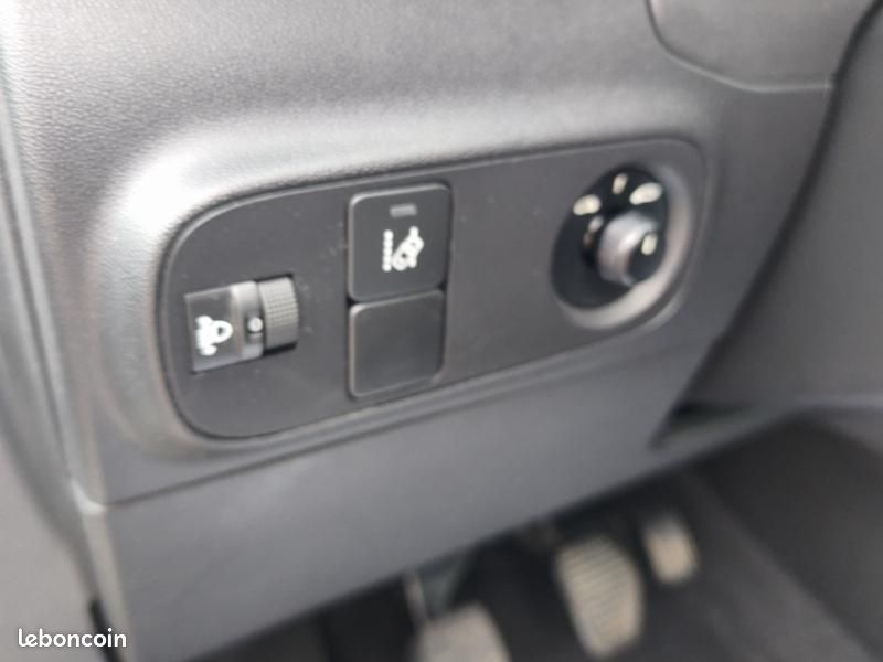 Citroen C3 1.2 PureTech 83ch S&S Feel 122-123g (image 18)