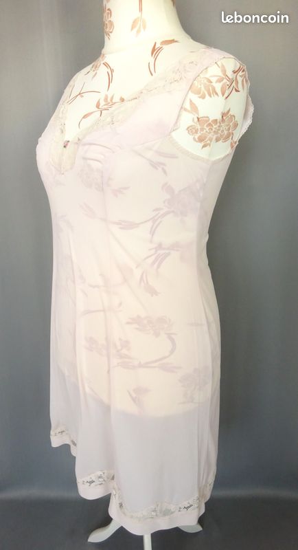 jolie combinaison&fond de robe vintage jolie dentelle T50