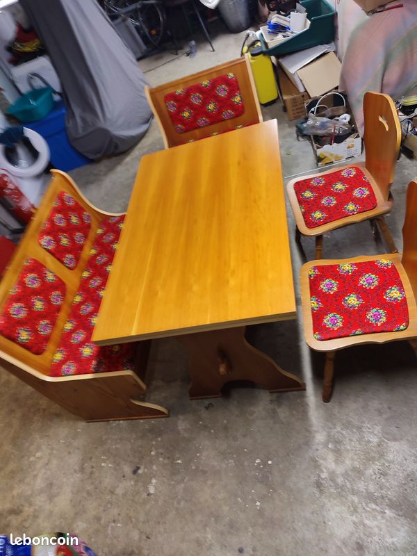 Table de cuisine avec banc et chaises (image 3)
