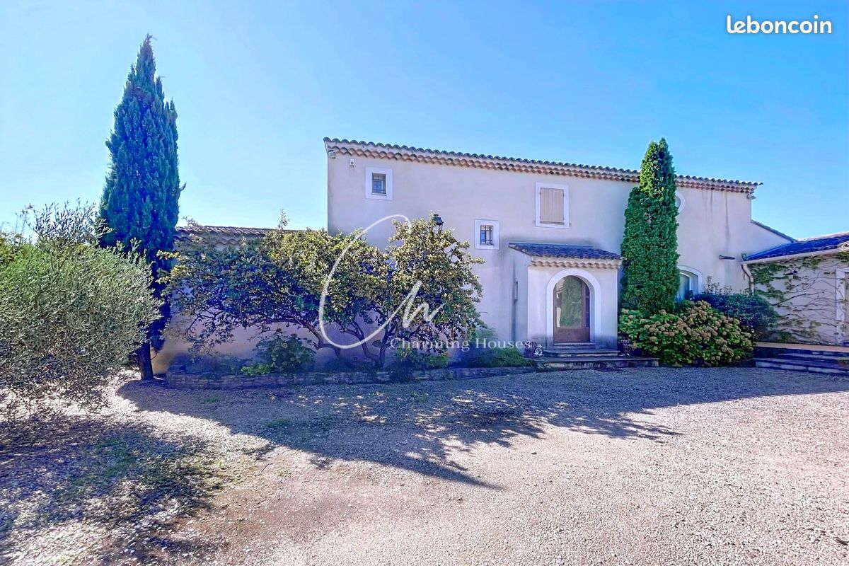 Maison 7 pièces 230 m² · à Maillane · 230 m² · 950 000 €