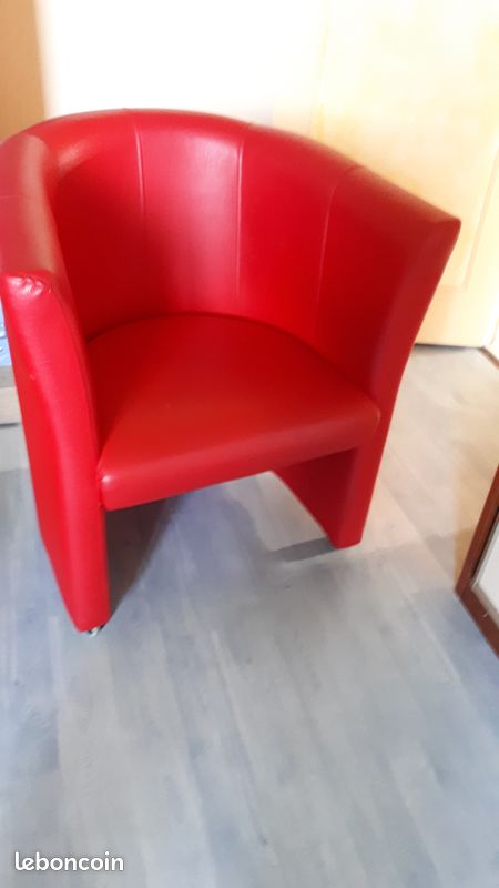 Fauteuil rouge (image 1)