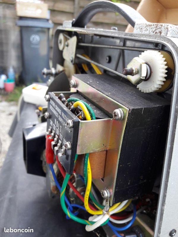 Vidéo projecteur Raynox 707 TCH - 1200 TCH