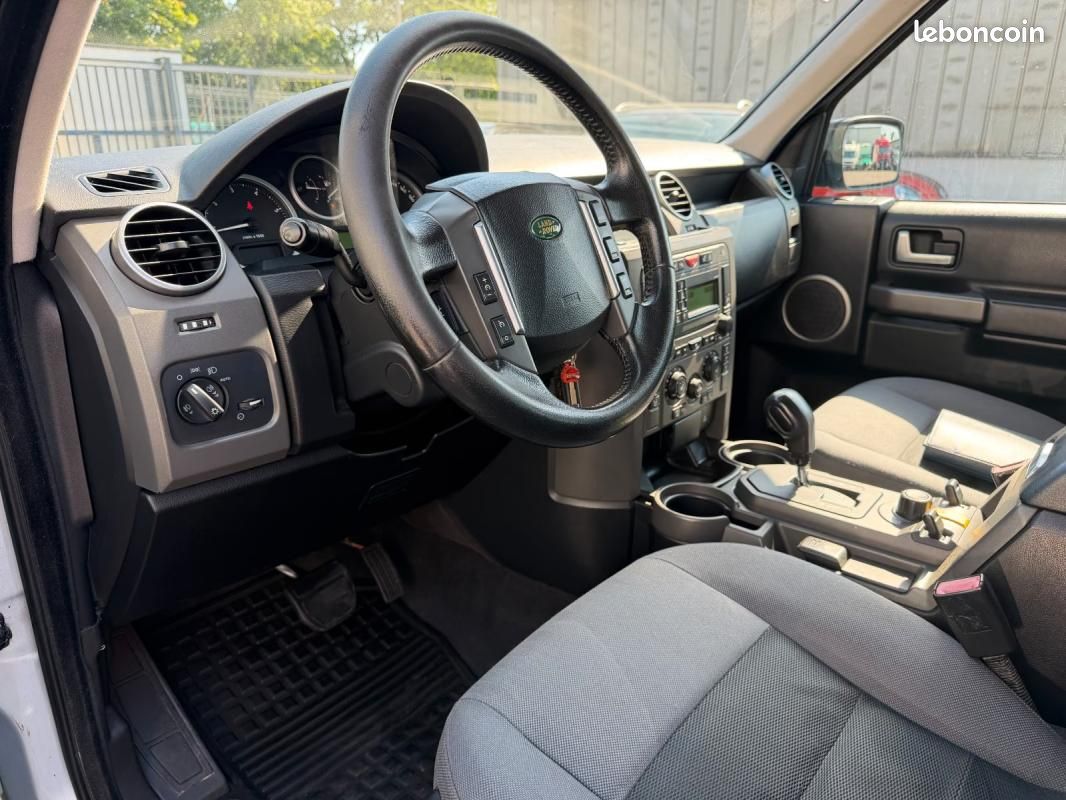 Land Rover Discovery V6 TD SE 190CH - 4X4 BVA CHAUFFAGE STATIONNAIRE 7 PLACES (image 5)