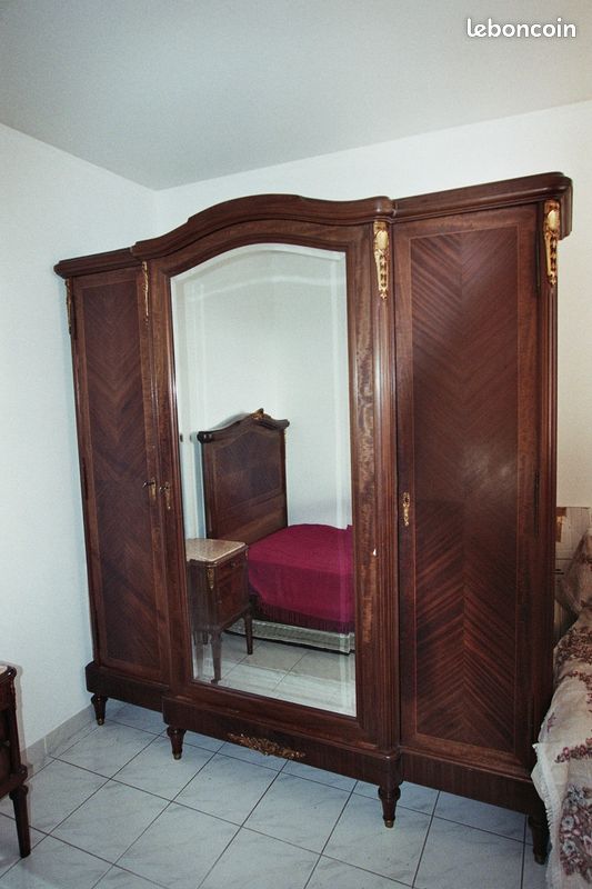 Chambre à coucher d'époque exceptionnelle - lits jumeaux XIXe bois de rose sur noyer massif (image 1)