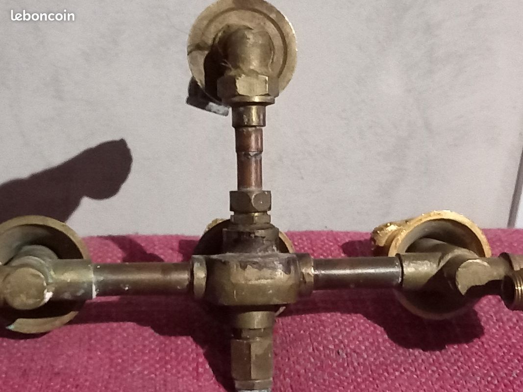 Robinet ancien en bronze (image 3)