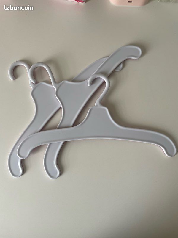 Lot De Deux Cintres Enfant Décorés En Bois, Taille Bébé/enfant, Excellent état