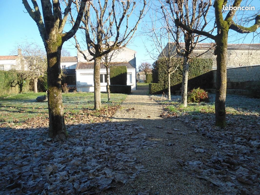Propriété 11 pièces 320 m² - Saint-Georges-du-Bois 17700 (image principale 5)