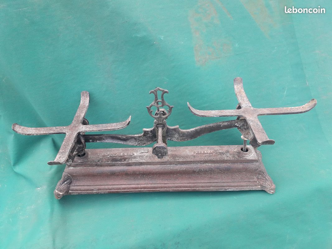 Ancienne balance (image 2)