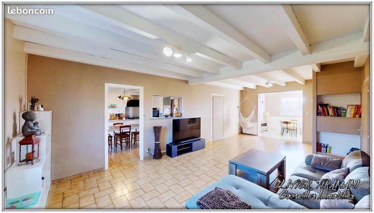 Spacieuse maison de 204m², 10 pièces , 6 chambres. Parfaite pour une grande famille, regroupement familiale ou profession libérale