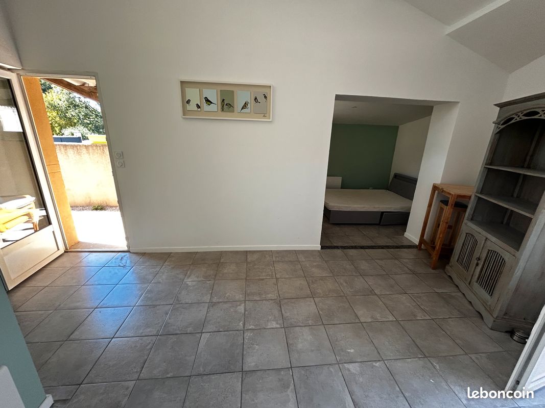 Appartement 1 pièce 42 m² · à Rochefort-du-Gard · 42 m² · 678 €/mois