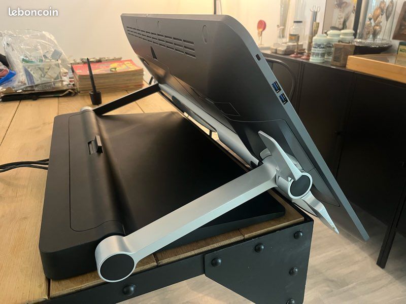 Wacom Cintiq 27QHD Touch 27” – Accessoires inclus – Excellente