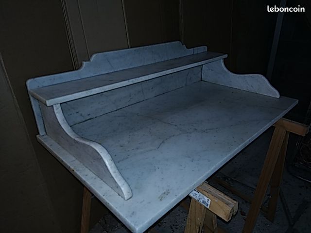 Table de toilette en marbre (image 2)