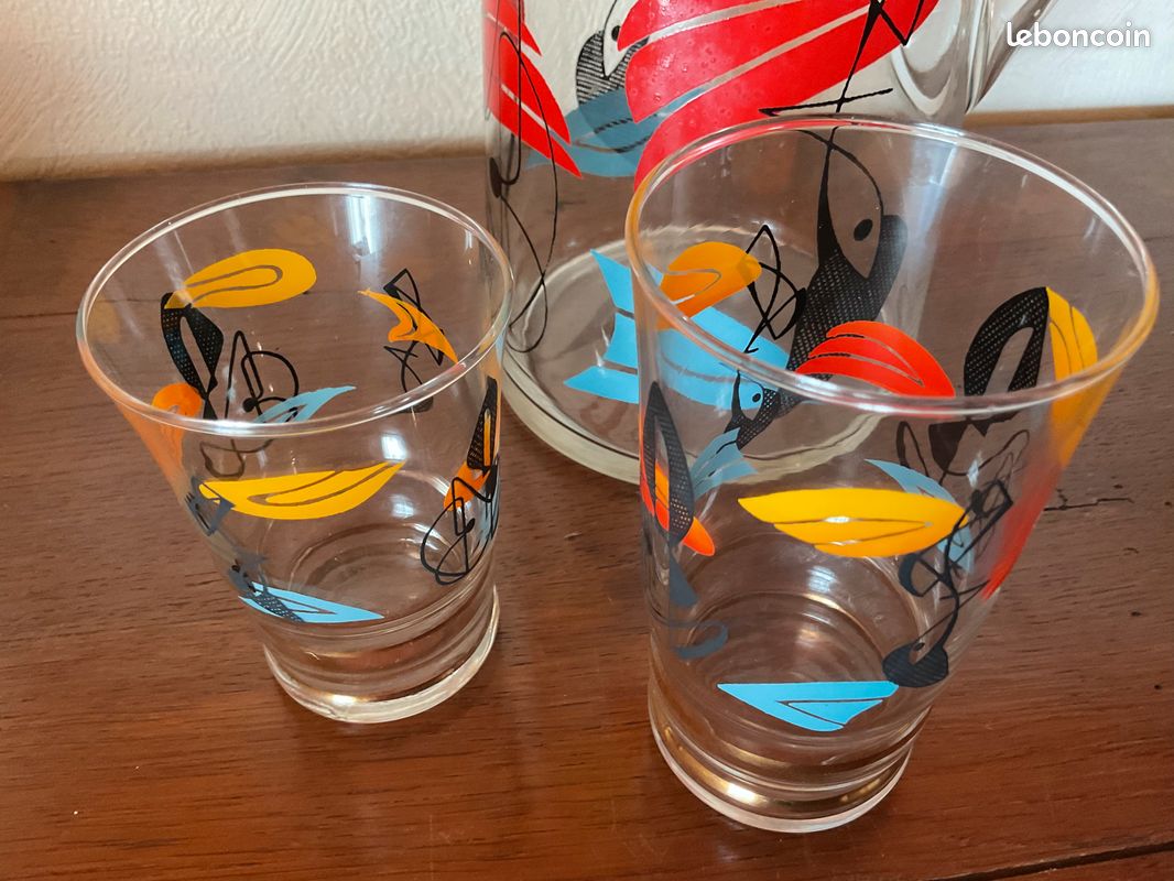 Pichet En Verre Avec Motifs – Neuf – Défaut Mineur Possible