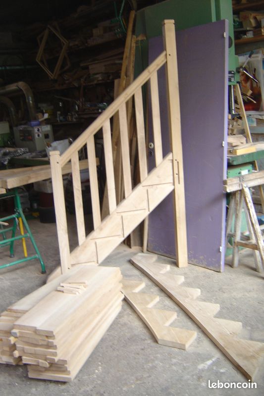 Escalier 2 4 tournant sur mesure en bois traditionnel | OéBa