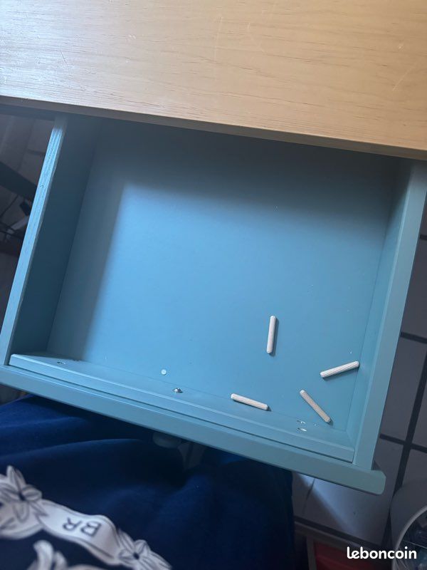 Table bois carrée (image 4)