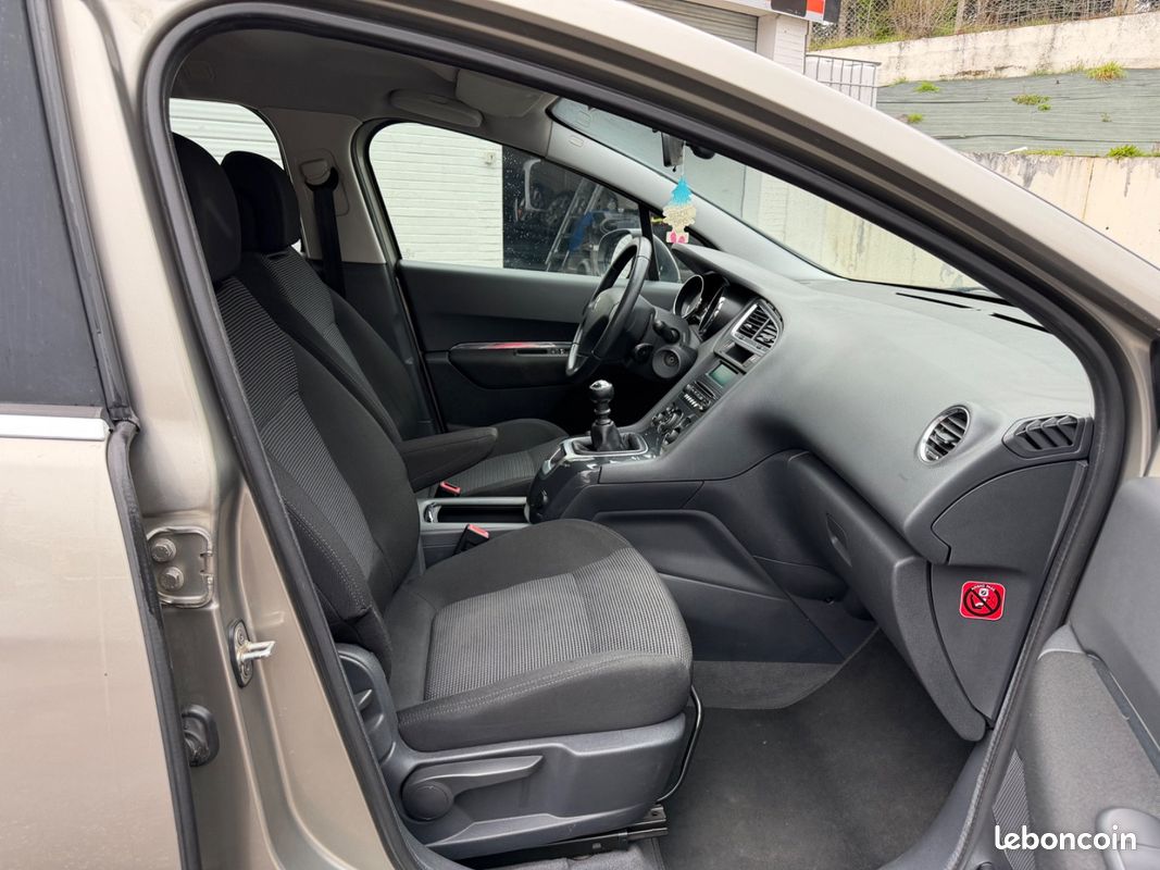 Peugeot 5008 1.6 HDI 110CH Premium Première Main (image 9)