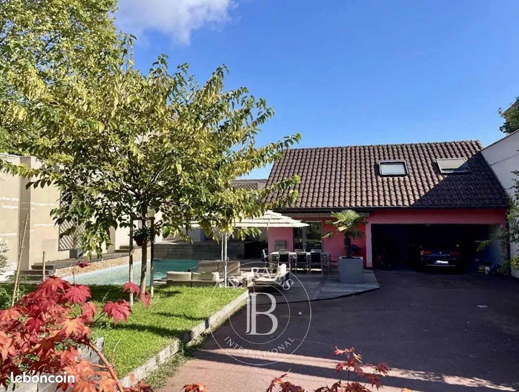Maison 9 pièces 210 m² (image 2)
