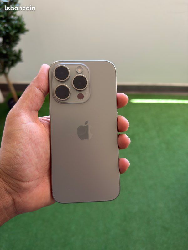 IPhone 15 pro 128g titane couleur natural (image 1)